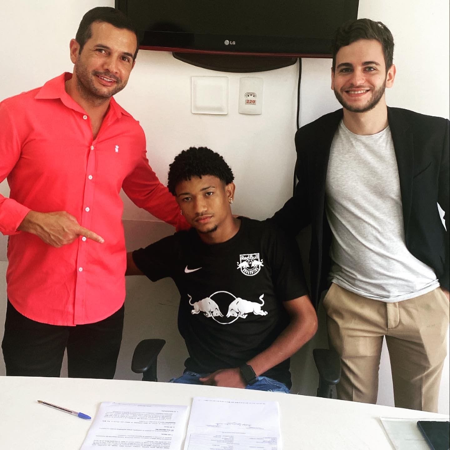 Renan com alunos aprovados